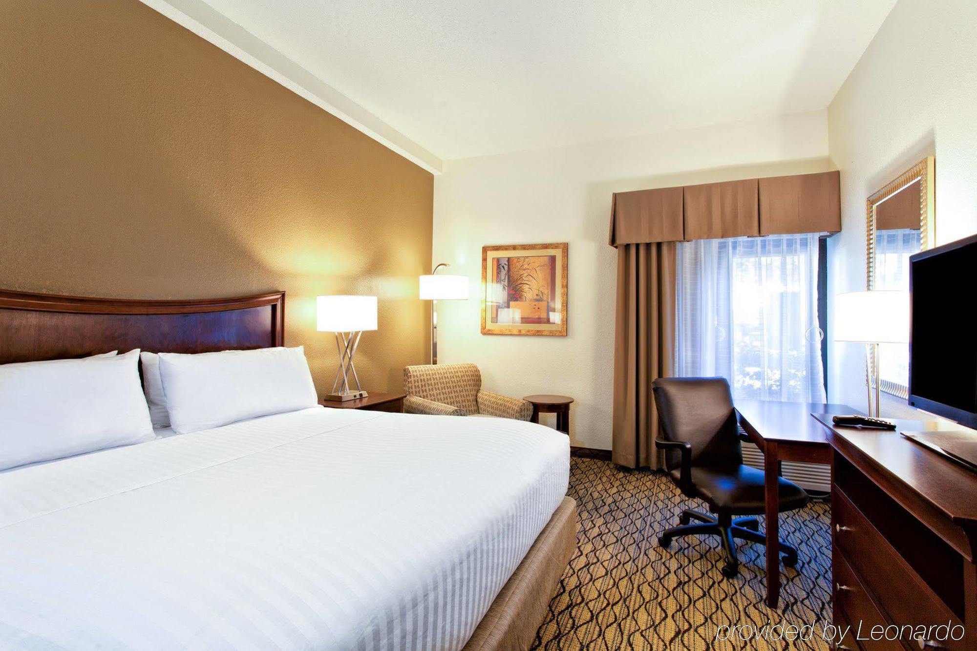 Holiday Inn Express Tampa-Brandon By Ihg Exterior foto
