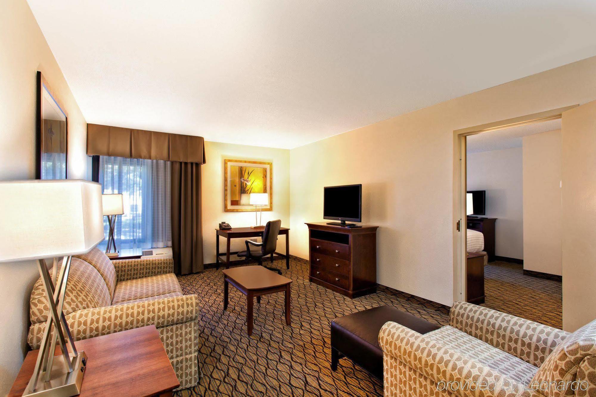 Holiday Inn Express Tampa-Brandon By Ihg Exterior foto