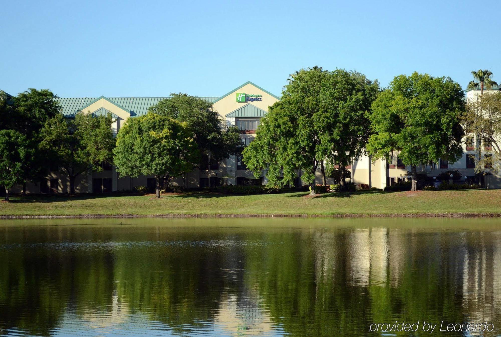 Holiday Inn Express Tampa-Brandon By Ihg Exterior foto